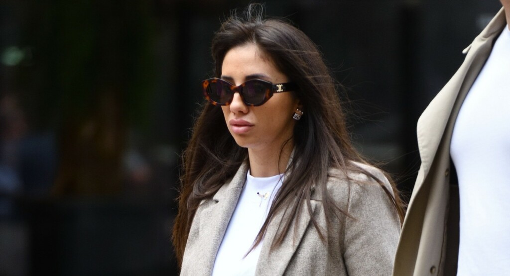 Tamnokosa dama u Pradinim Monolith Crochet sandalama u Zagrebu - 2