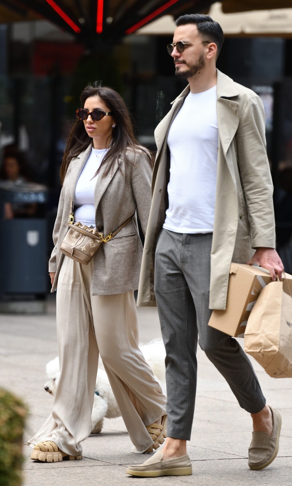 Tamnokosa dama u Pradinim Monolith Crochet sandalama u Zagrebu - 4