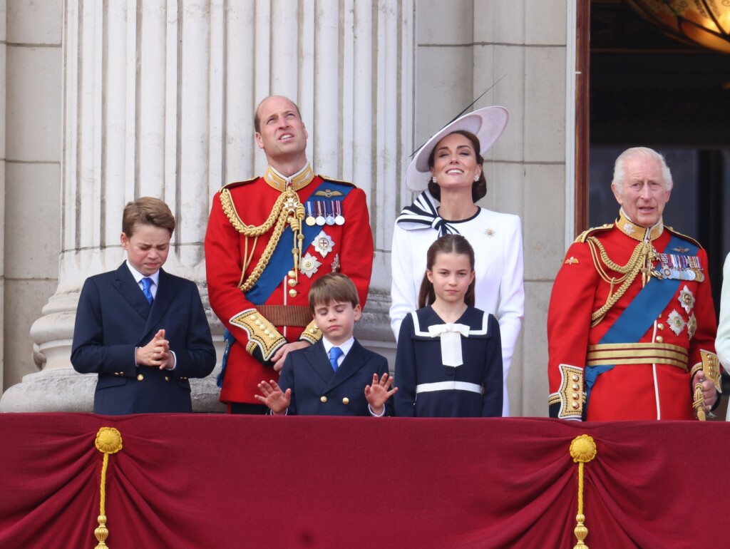 Princ Louis na balkonu Buckinghamske palače - 8