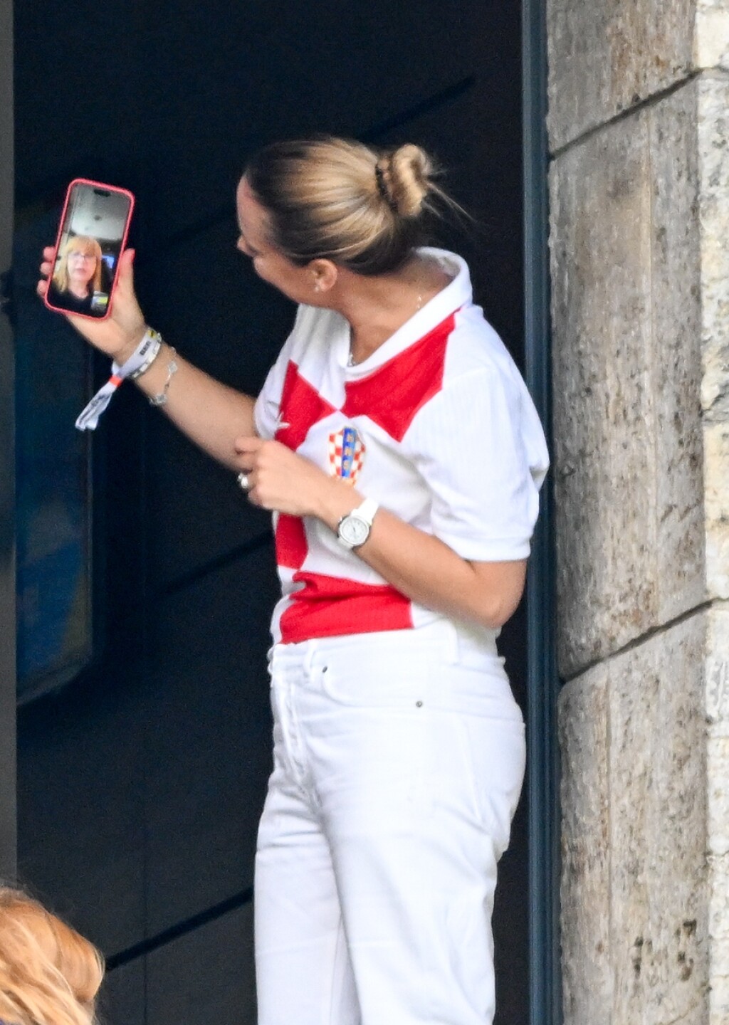 Vanja Morić u Berlinu nosi ogrlicu s motivom leptira - 4