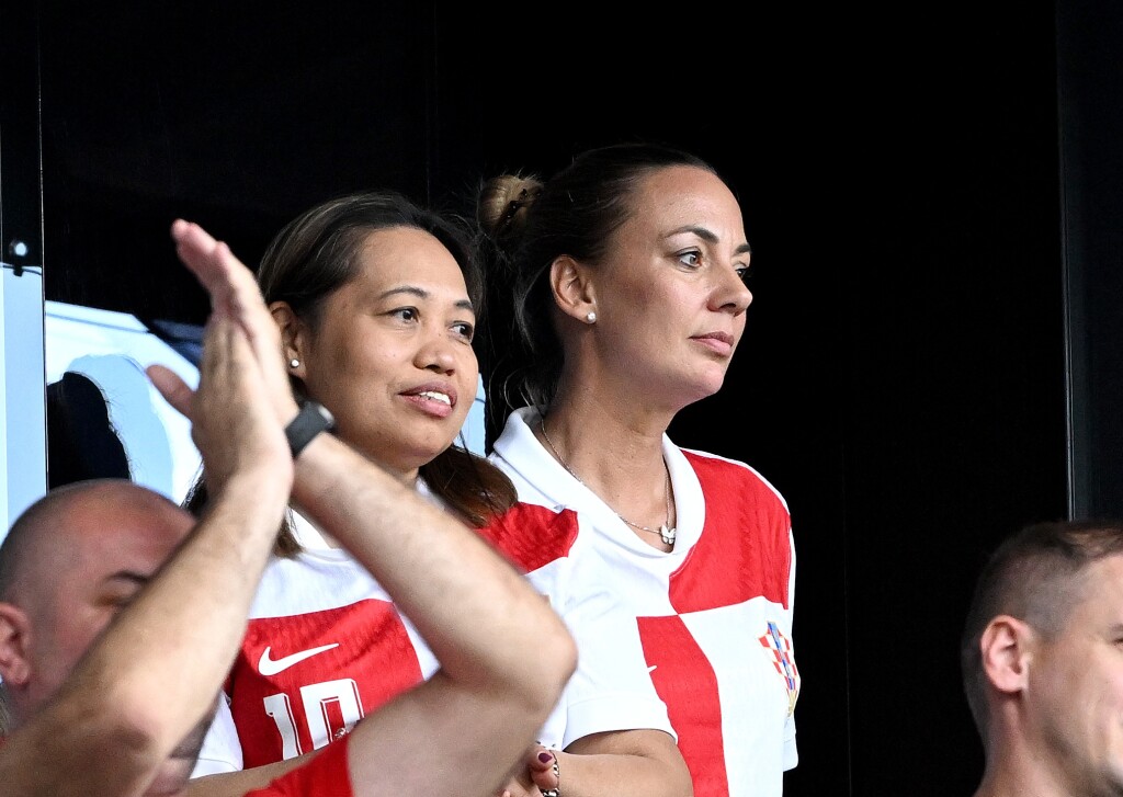 Vanja Morić u Berlinu nosi ogrlicu s motivom leptira - 5