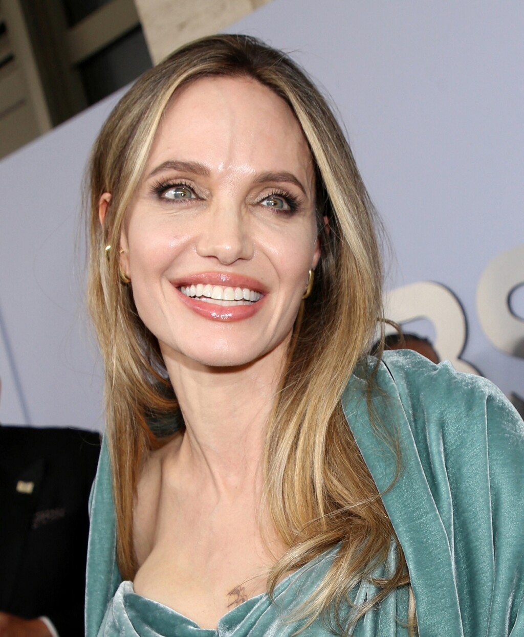 Angelina Jolie u haljini Ateliera Versace na Tonyjima 2024. - 4