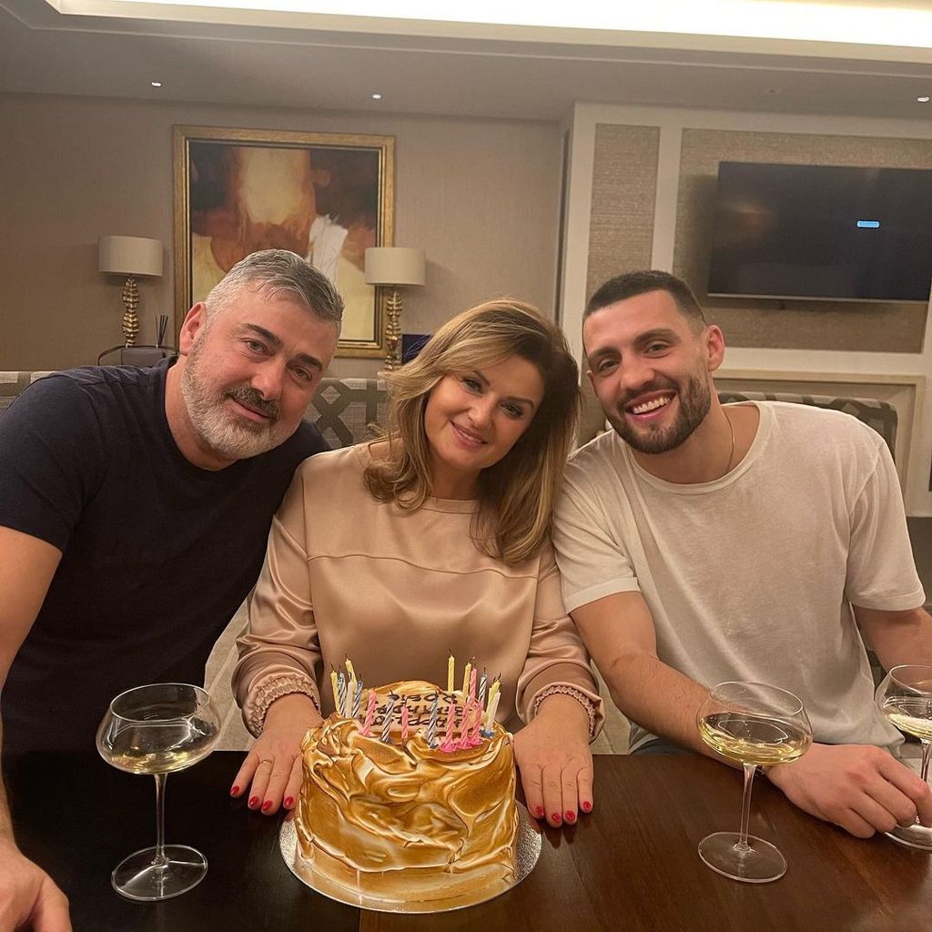 Mateo Kovačić s roditeljima