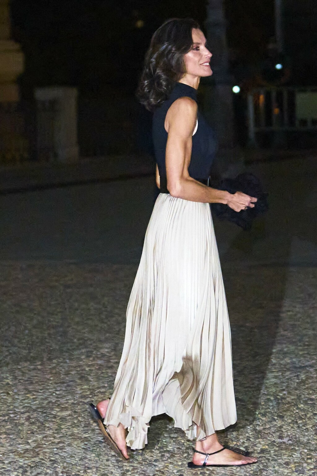 Kraljica Letizia u plisiranoj zlatnoj suknji