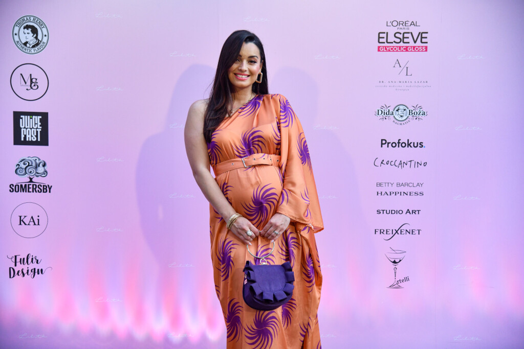 Sementa Rajhard nosi maksi haljinu brenda Lilith by Katarina Baban