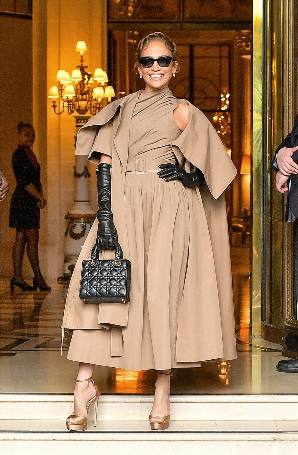 Kombinaciju u kojoj je J.Lo otišla na Diorovu reviju osmislio je stilist Rob Zangardi