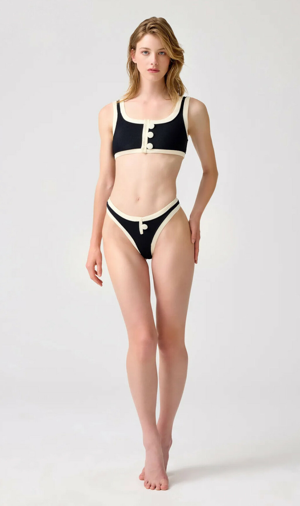 Bikini brenda LOS OJOS x Melodi dolazi u tri kombinacije boja