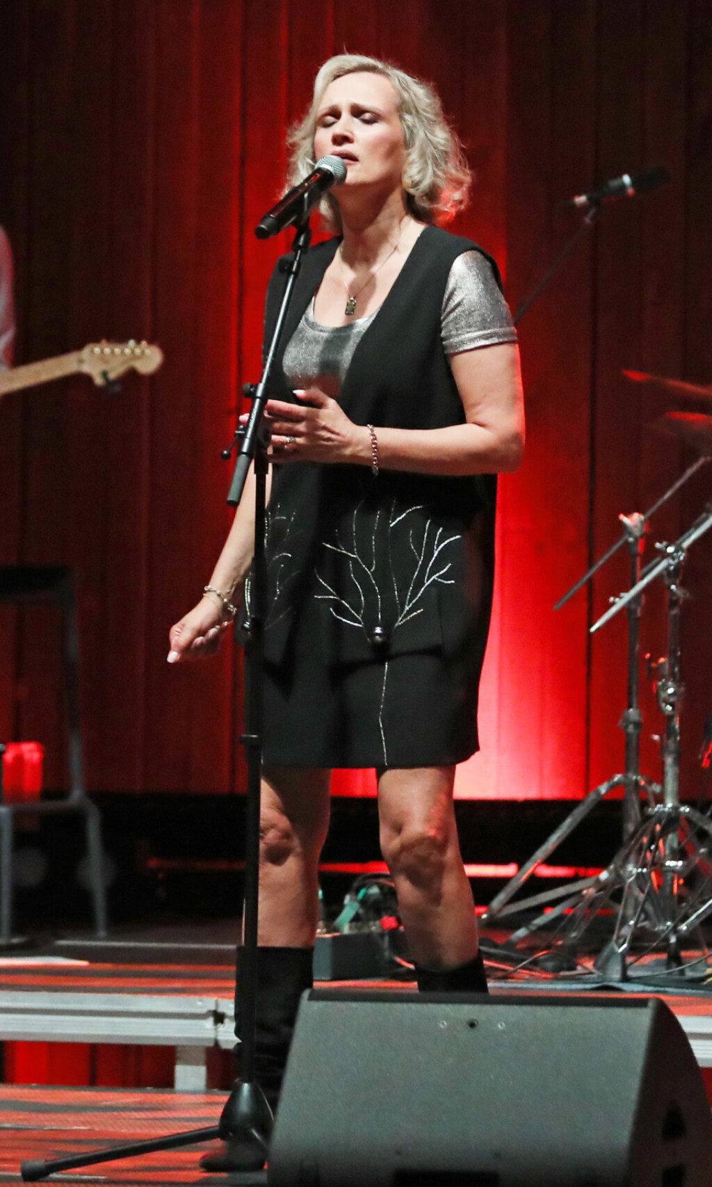 Ivana Vrdoljak Vanna u haljini hrvatske dizajnerice Martine Vrdoljak Ranilović na koncertu u Šibeniku