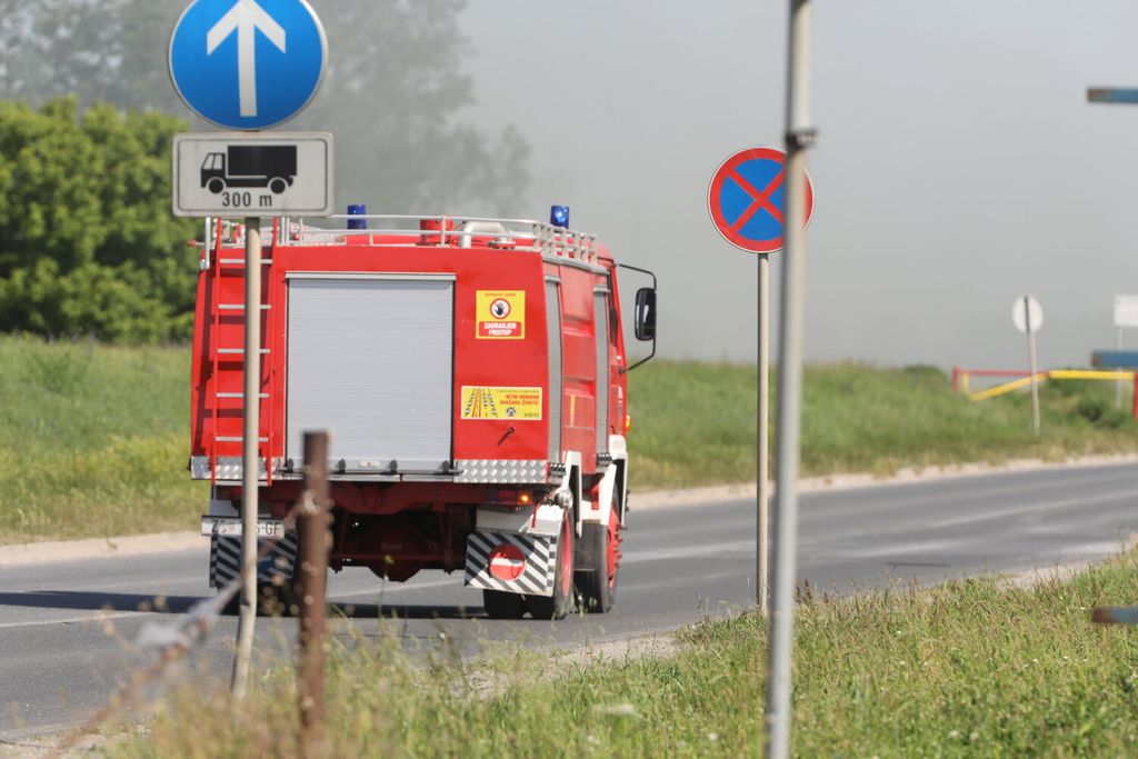 Vatrogasci gase požar kod Jakuševca