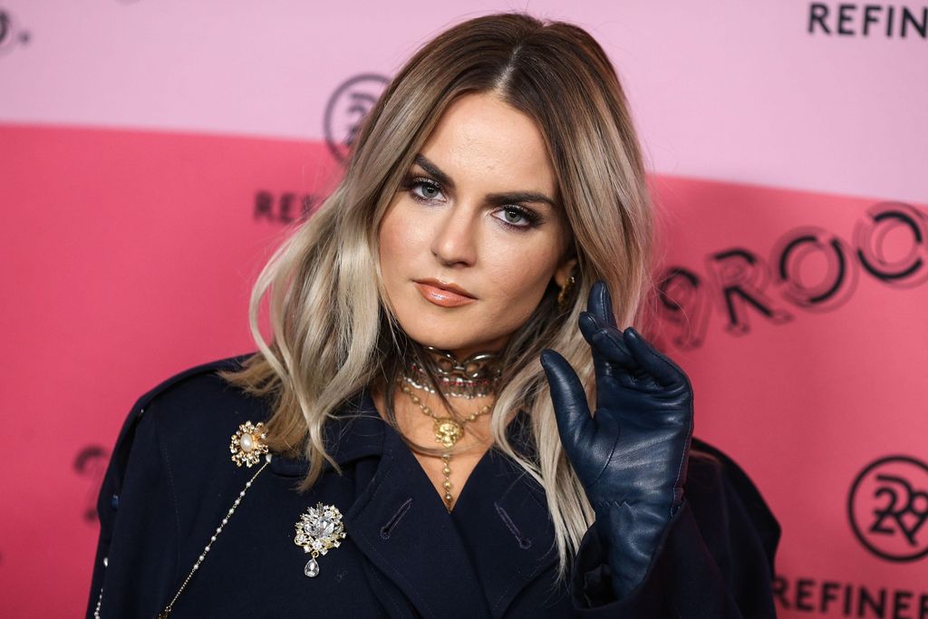 Joanne Levesque - JoJo