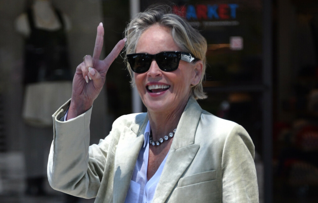 Sharon Stone u ležernom odijelu i cipelama na debelu petu - 1