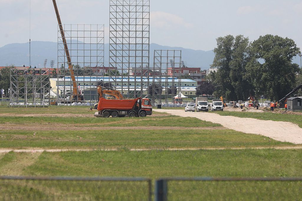 Pripreme pozornice za Thompsonov koncert na Hipodromu - 21