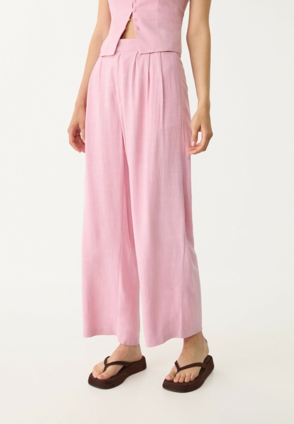 Stradivarius hlače, 22,99 eura