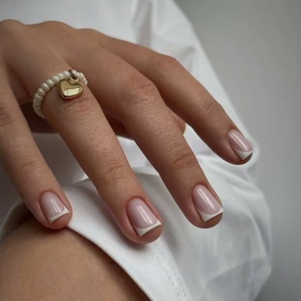 Bijela francuska manikura