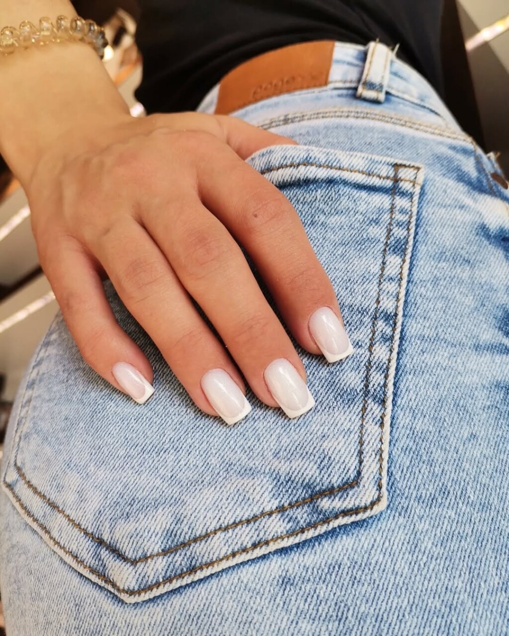 Bijela francuska manikura