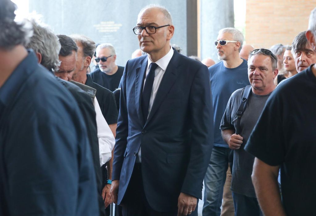 Ispraćaj Ivana Pika Stančića na Krematoriju, Emil Tedeschi