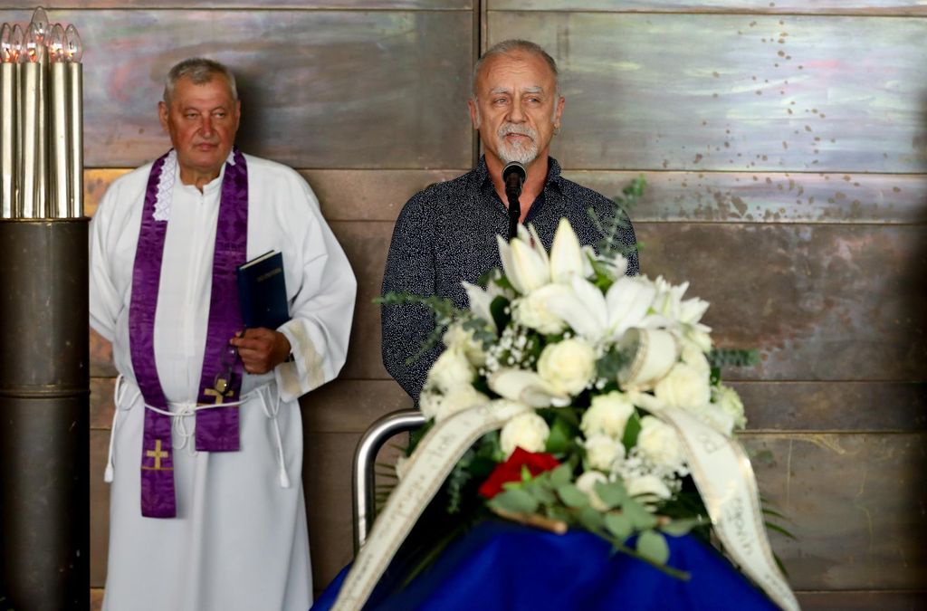 Ispraćaj Ivana Pika Stančića na Krematoriju, Nikša Bratoš