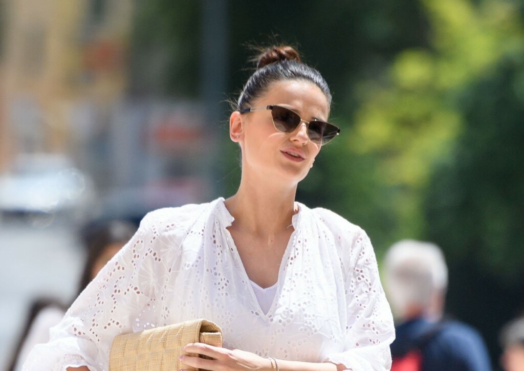 Šetnja Šibenikom u bijeloj haljini