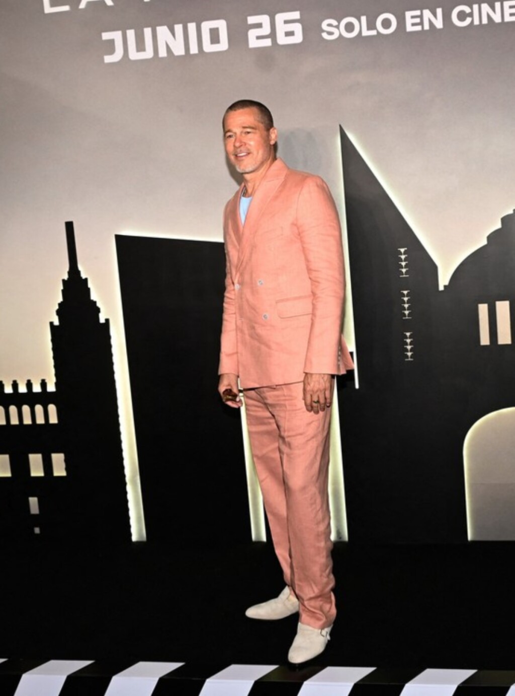 Brad Pitt oduševio je i u ružičastom odijelu