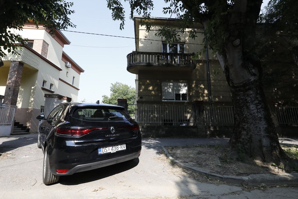 Policija ispred kuće Josipa Škorića - 9