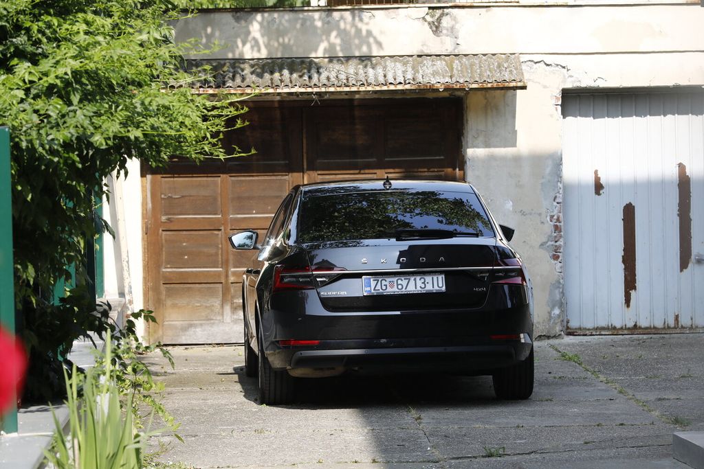 Policija ispred kuće Josipa Škorića - 9