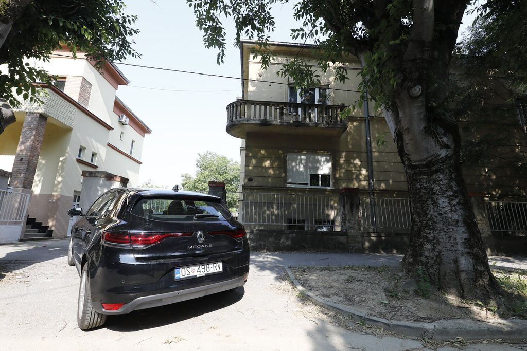 Policija ispred kuće Josipa Škorića - 9