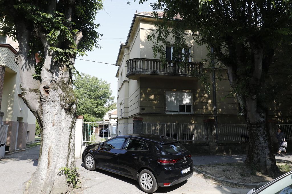 Policija ispred kuće Josipa Škorića - 9