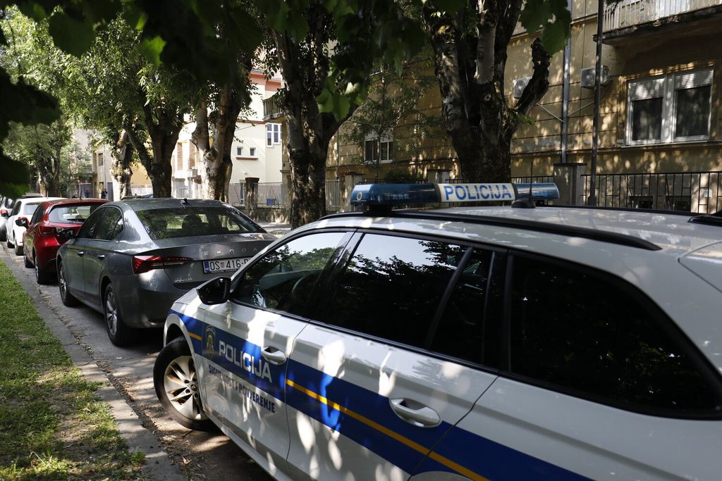 Policija ispred kuće Josipa Škorića - 9