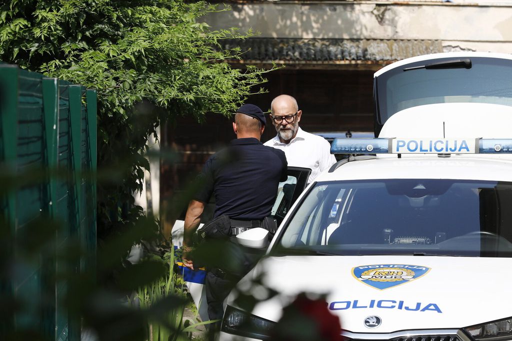 Policija ispred kuće Josipa Škorića - 9