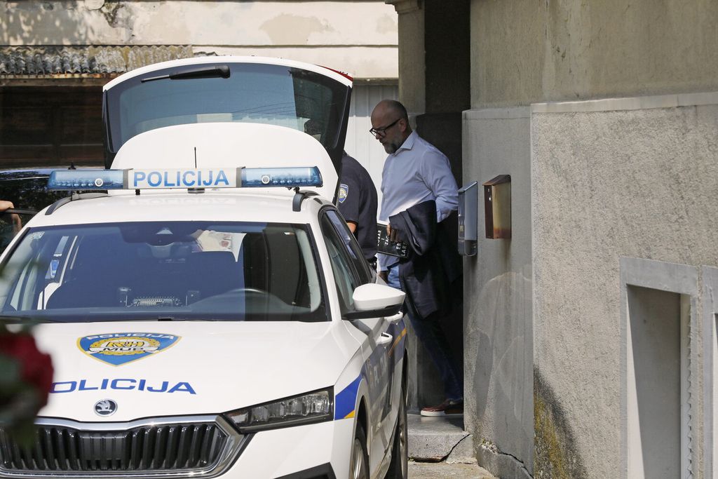 Policija ispred kuće Josipa Škorića - 9
