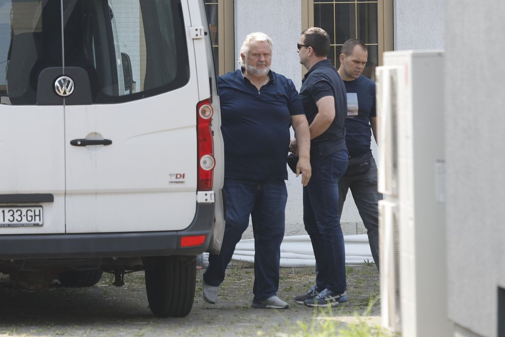 Policija ispred kuće Josipa Škorića - 9