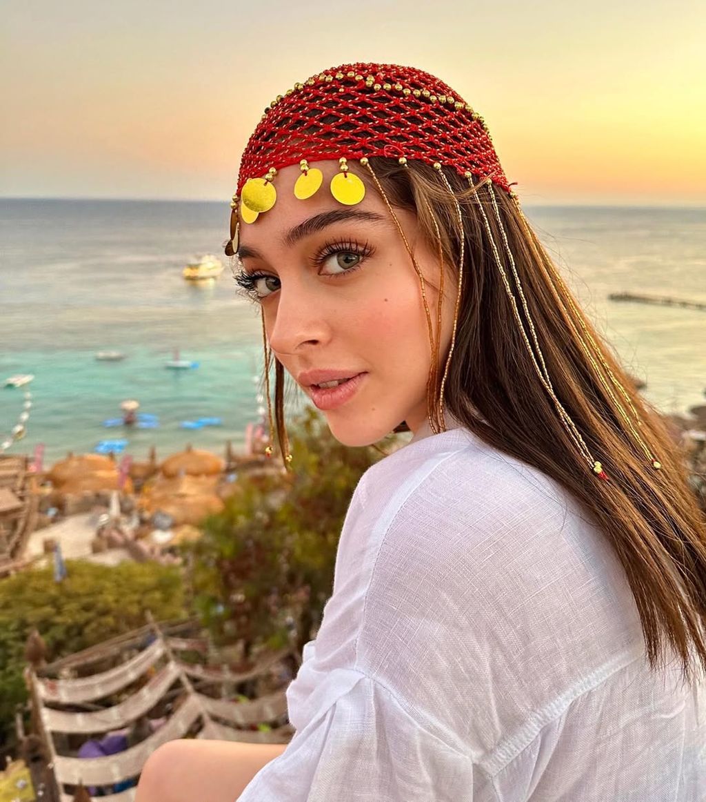 Cemre Baysel - 2
