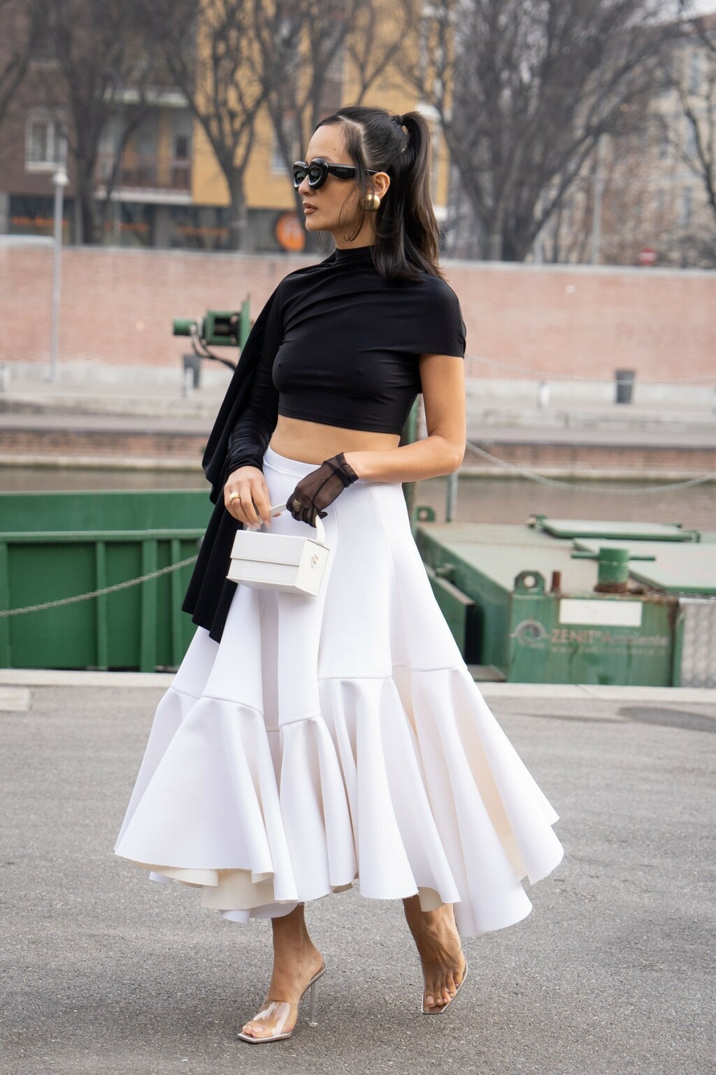 Transparentne natikače u street style izdanju s Tjedna mode