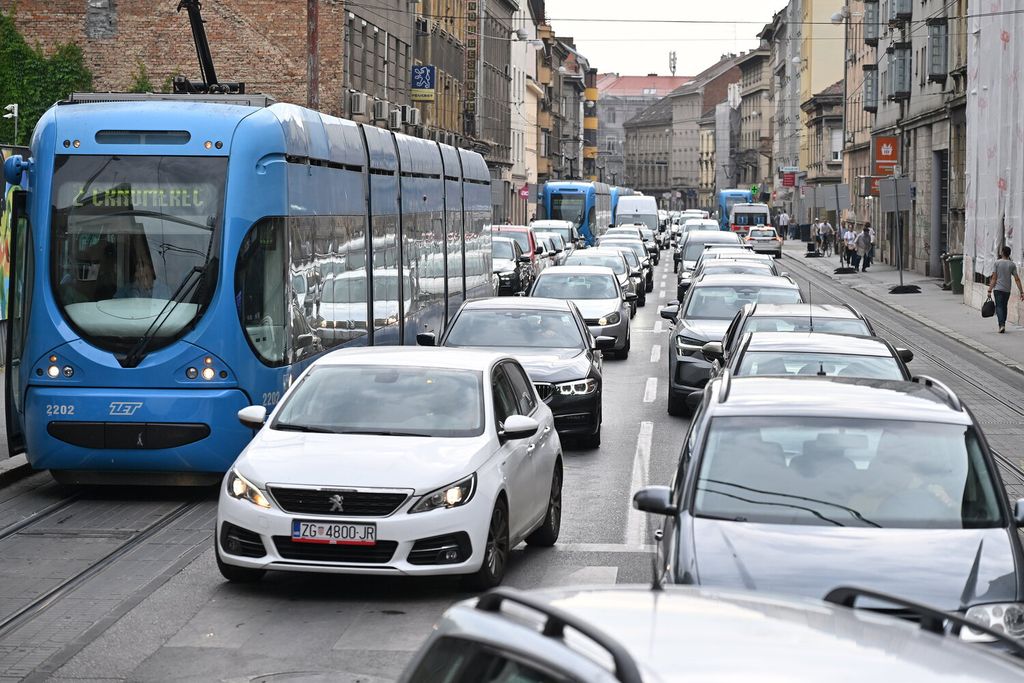 Zbog radova na cjevovodu u Ilici se stvaraju velike prometne gužve - 17