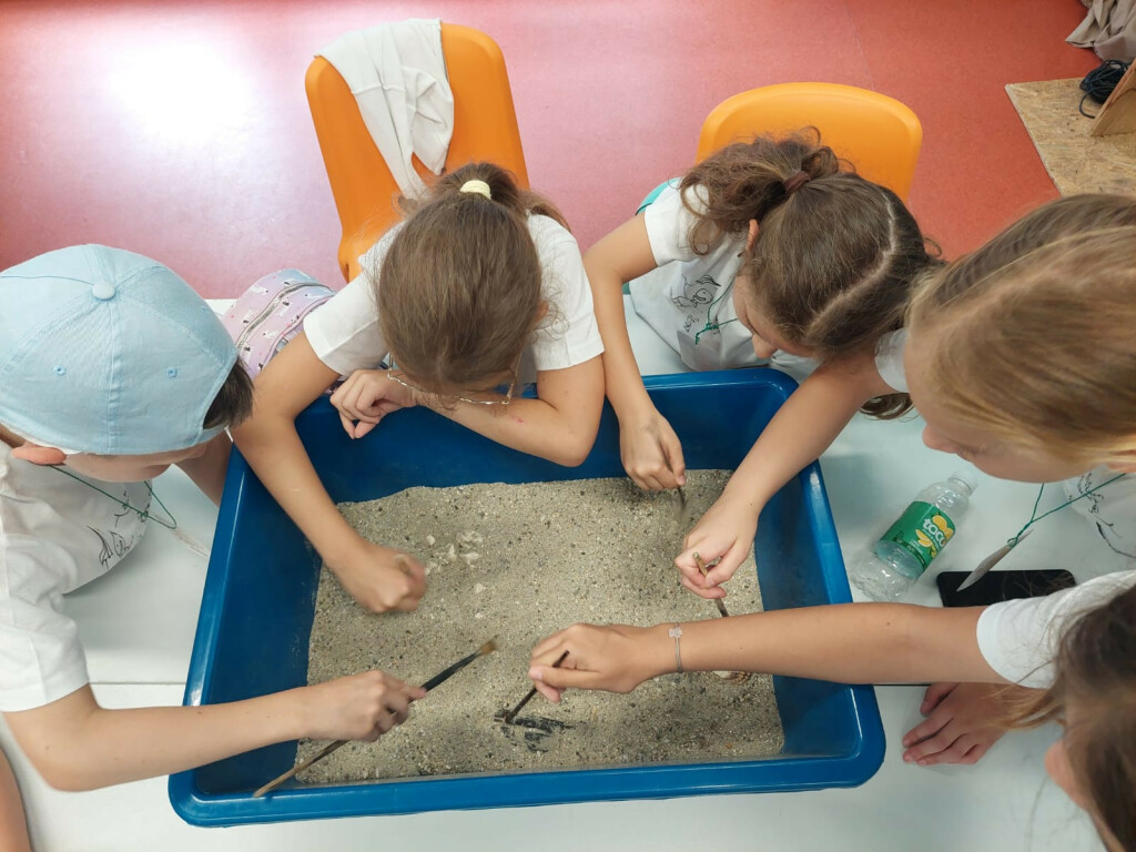 Program traje od ponedjeljka do petka, tj. pet dana u tjednu po šest sati