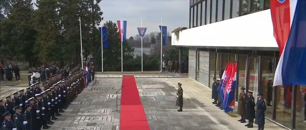 Pod povečalom i vojnik iz Milanovićeva osiguranja - 5