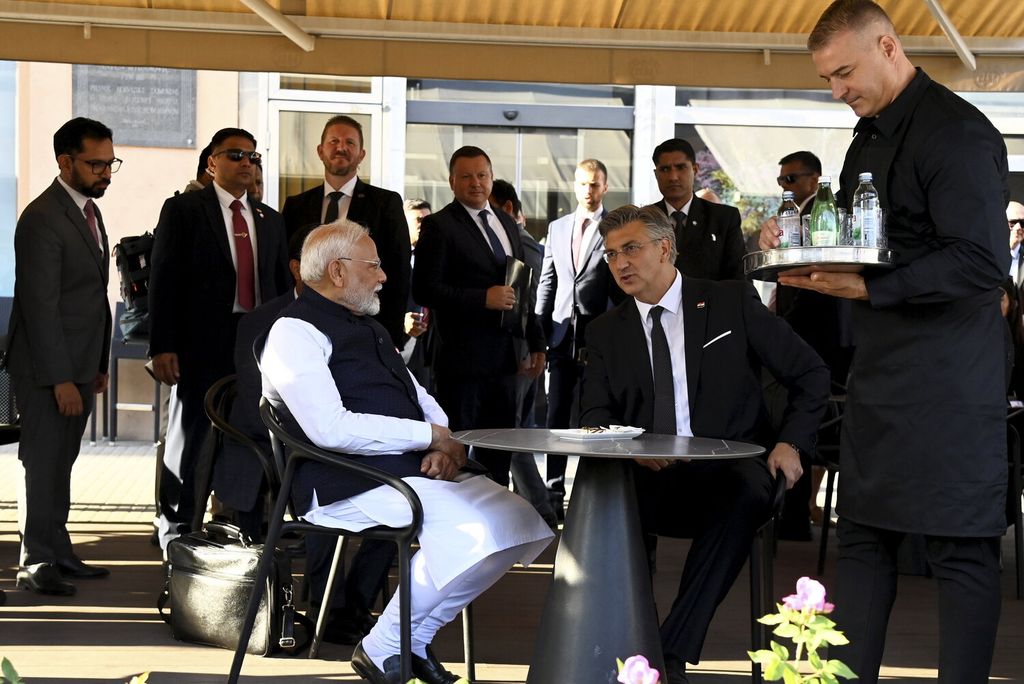 Andrej Plenkovic i Narendra Modi prošetali centrom grada - 2