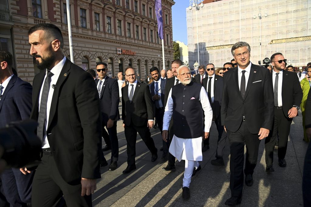 Andrej Plenkovic i Narendra Modi prošetali centrom grada - 15