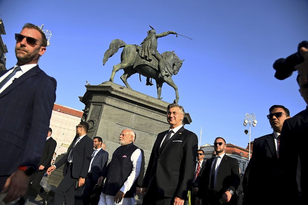 Andrej Plenkovic i Narendra Modi prošetali centrom grada - 15