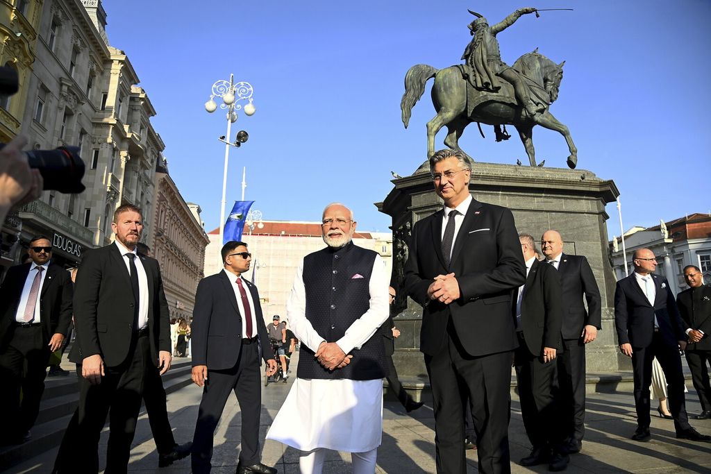 Andrej Plenkovic i Narendra Modi prošetali centrom grada - 15