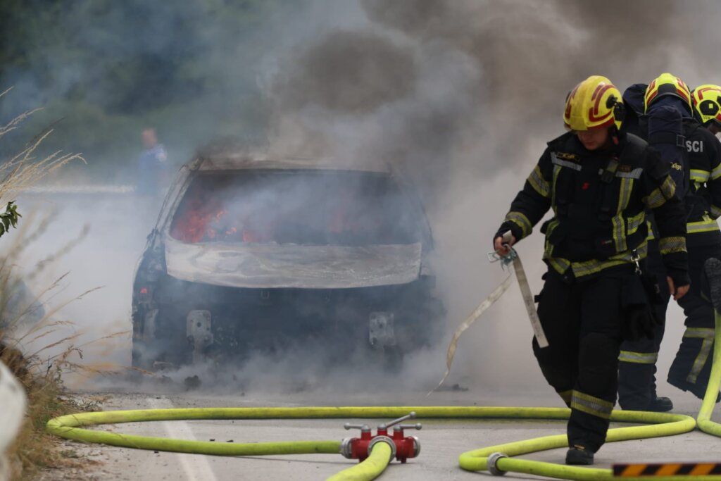 Požar automobila kod Gradeca