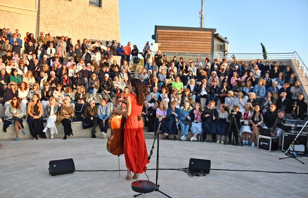 Ana Rucner, Pozdrav ljetu - 5