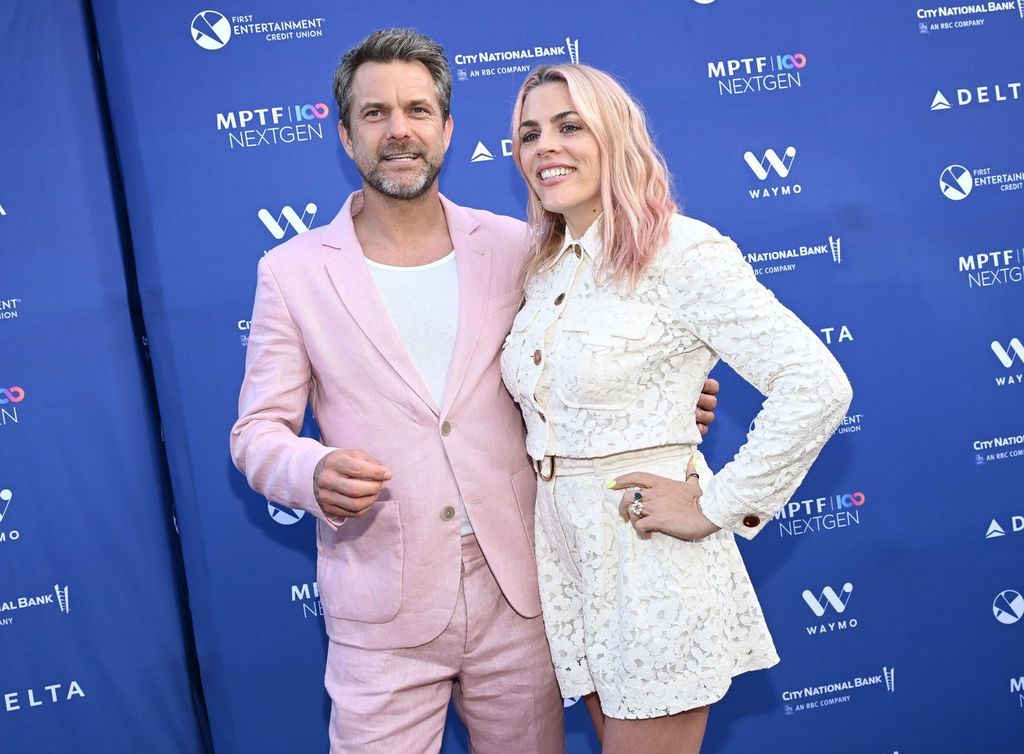 Joshua Jackson i Busy Philipps - 3
