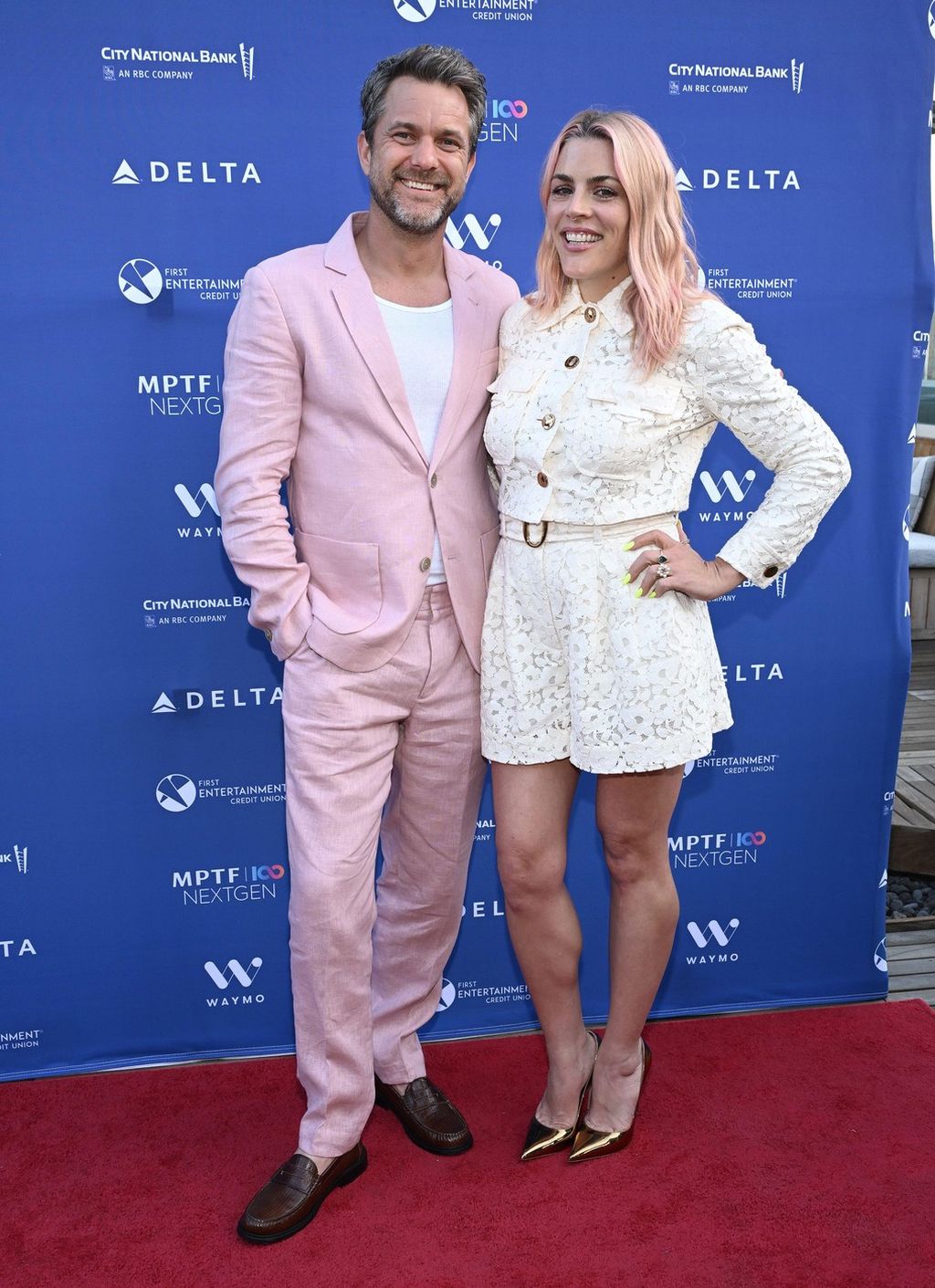 Joshua Jackson i Busy Philipps - 7