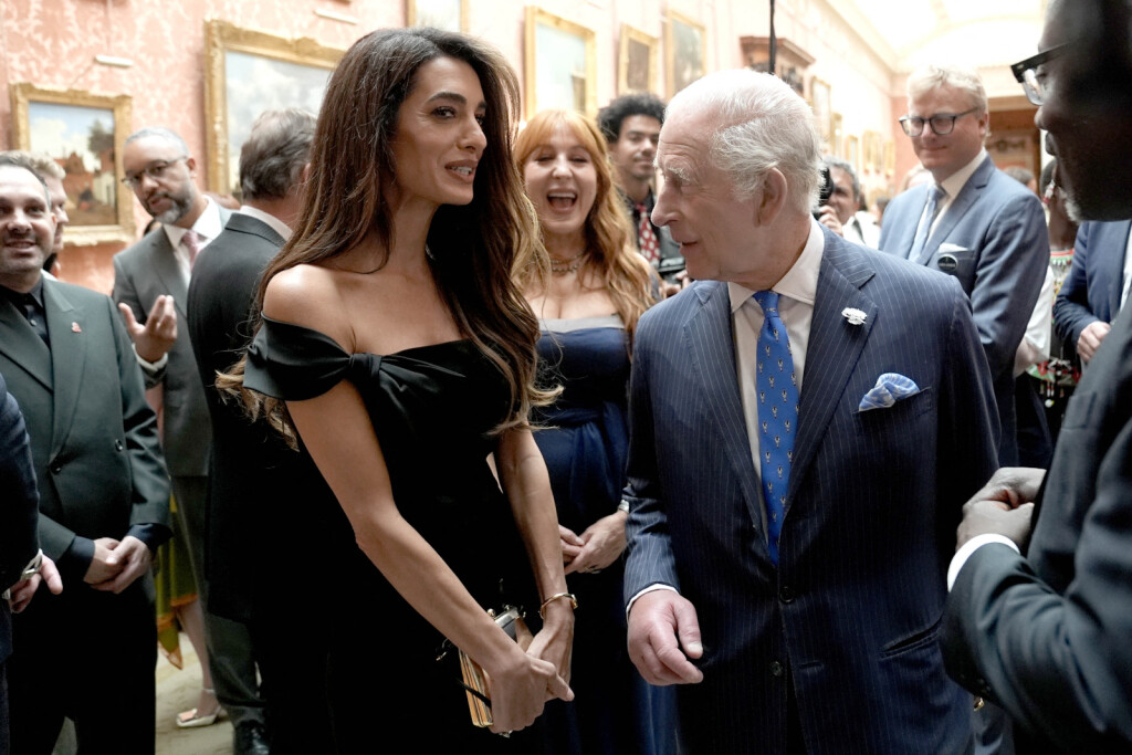 Amal Clooney u Buckinghamskoj palači - 2