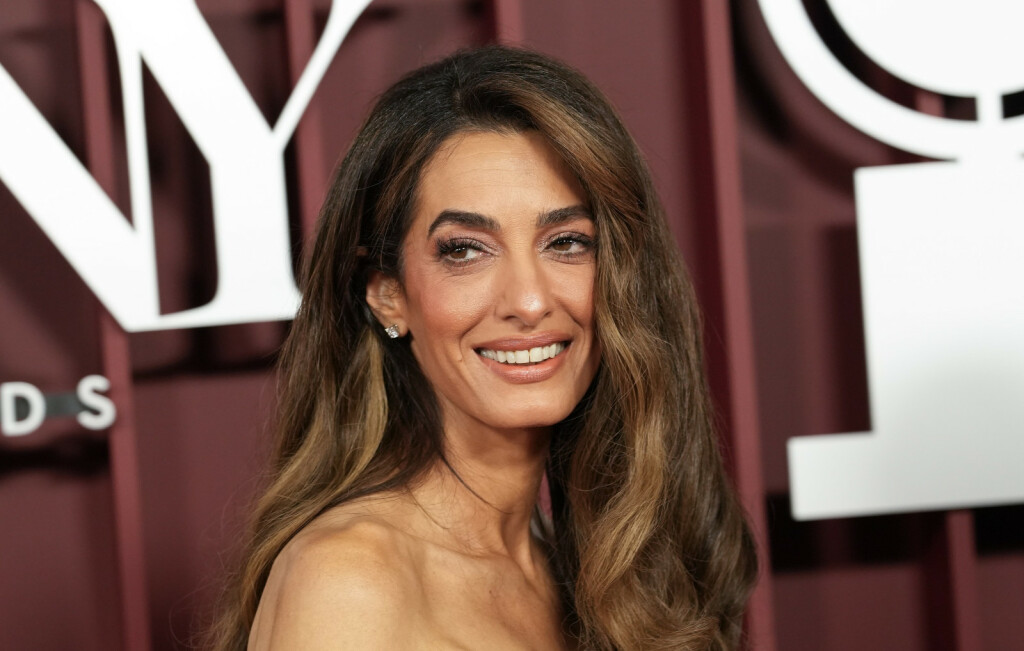 Amal Clooney u Buckinghamskoj palači - 6