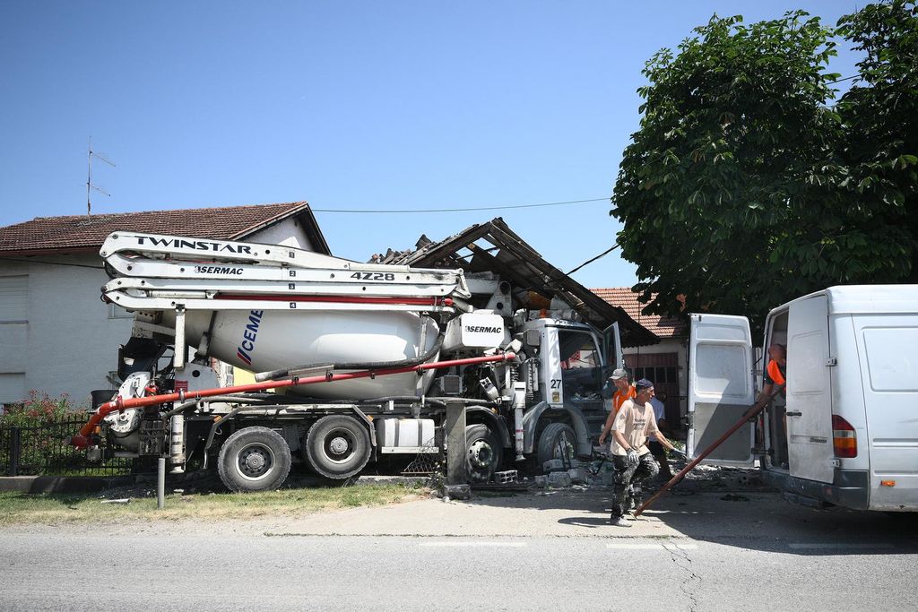 Kamion se zabio u kuću u Botincu - 3