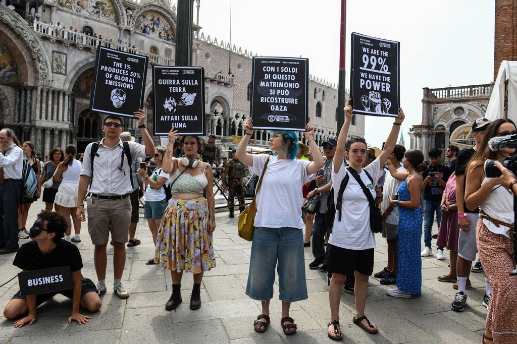 Protesti protiv Jeffa Bezosa - 4