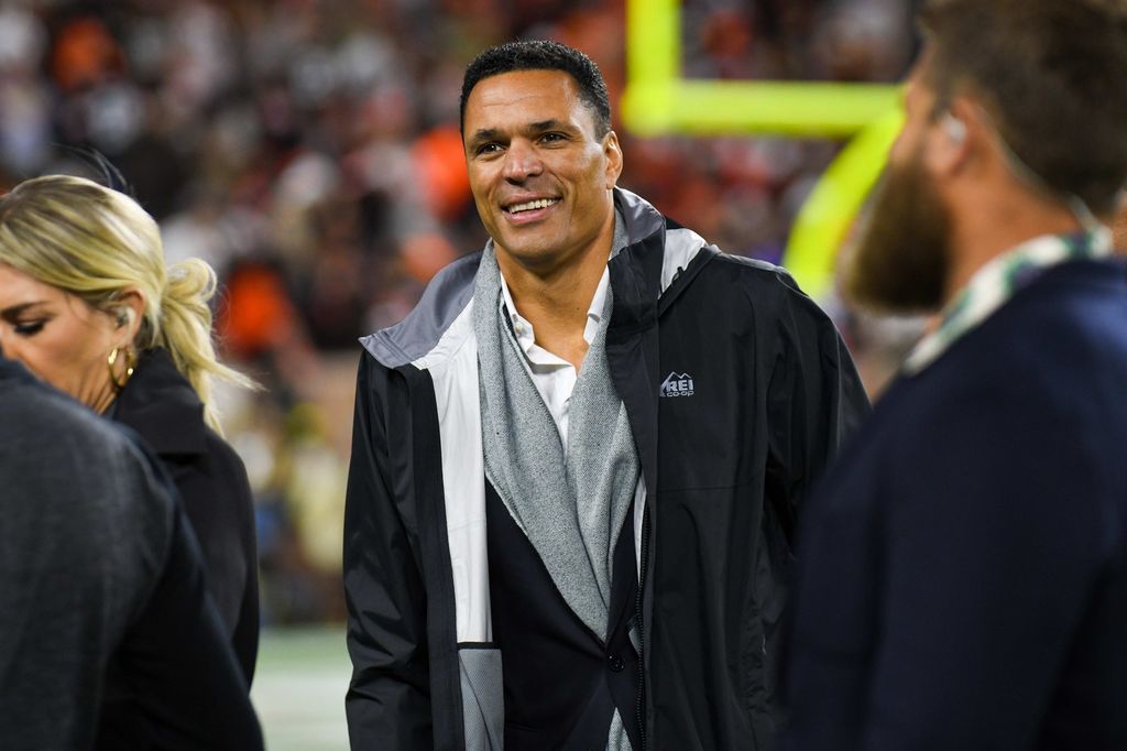 Tony Gonzalez - 10