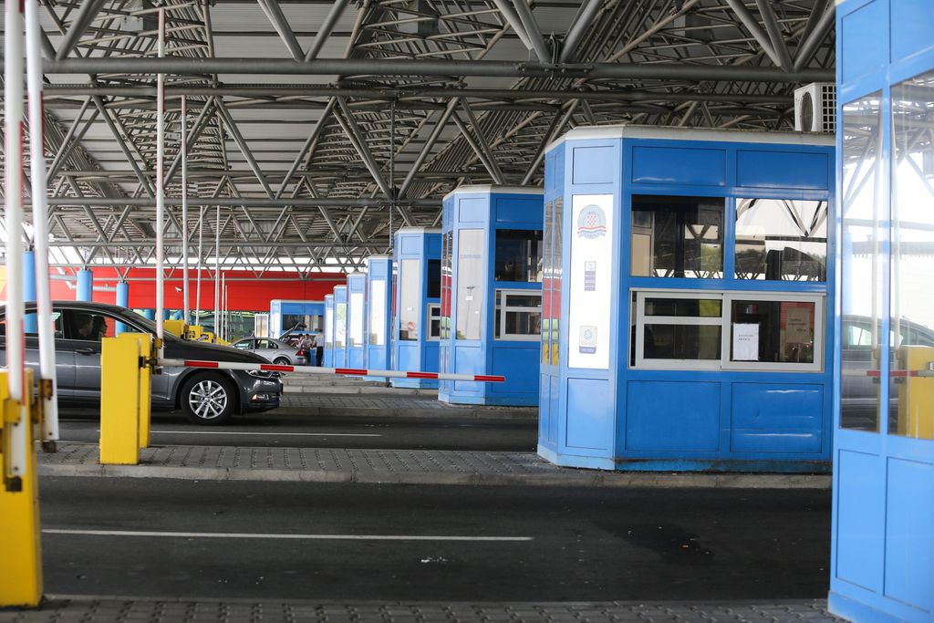 Gužva na graničnom prijelazu s Crnom Gorom - 4